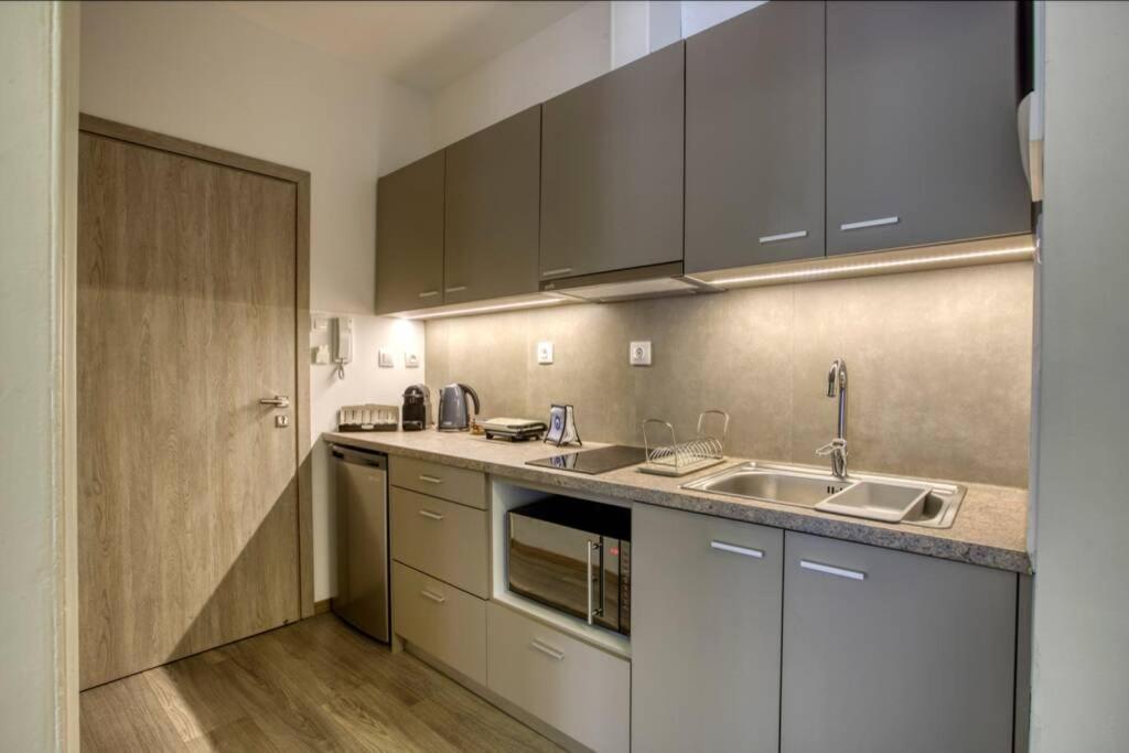 Apartamento Plaka Filotheis House B Atenas Exterior foto